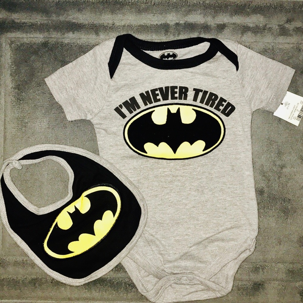 BATMAN ‘I’M NEVER TIRED’ baby onsie & bib set